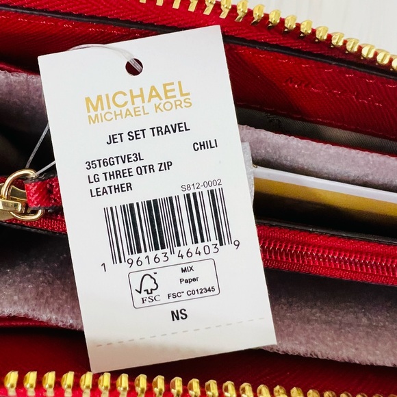 Michael Kors Jet Set Travel Large Three Quarter Zip Wallet - Picture 12 of 14